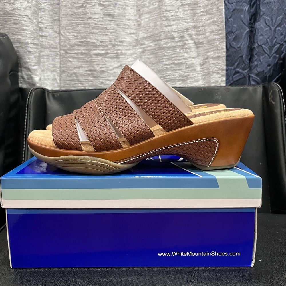 White Mountain Women's Brown Wedge Sandals